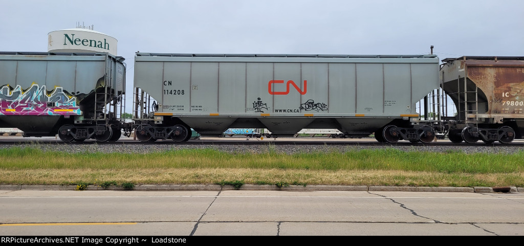 CN 114208